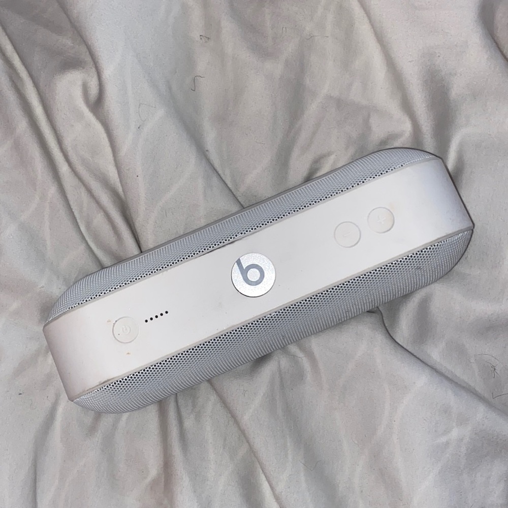 Beats pill speaker
